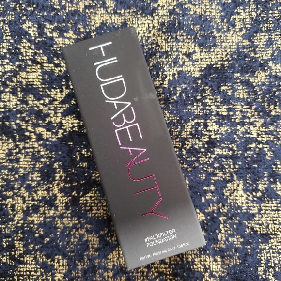 Huda beauty foundation Baklava - Picture 1 of 2